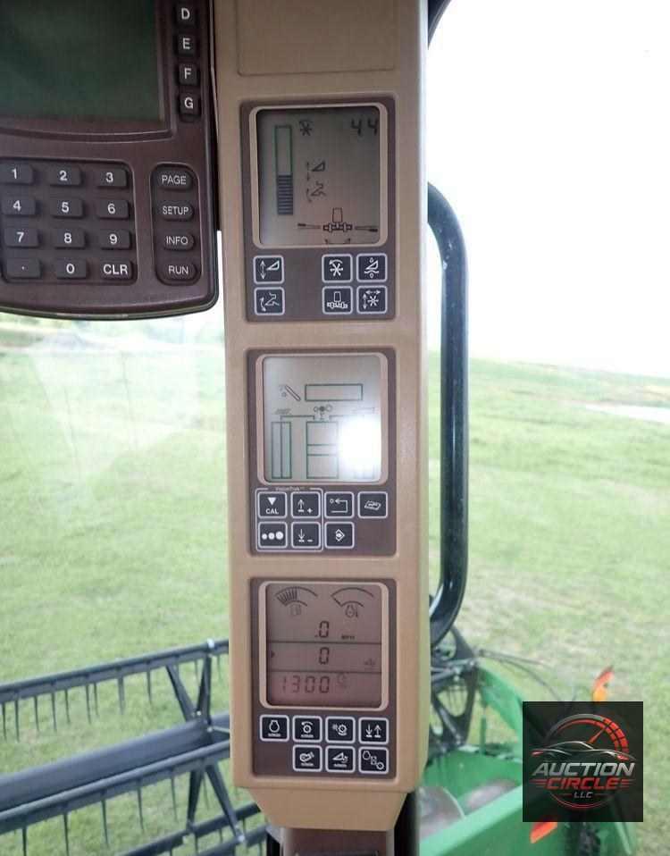 2004 John Deere 9560  combine