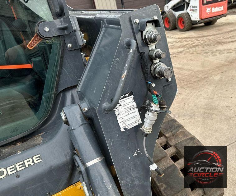 2021 John Deere 325G tracked skid steer loader