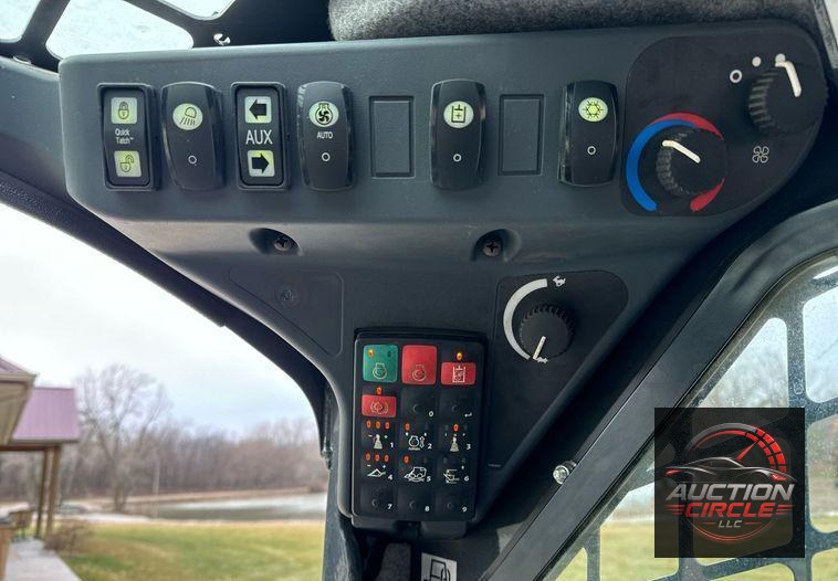 2021 John Deere 325G tracked skid steer loader