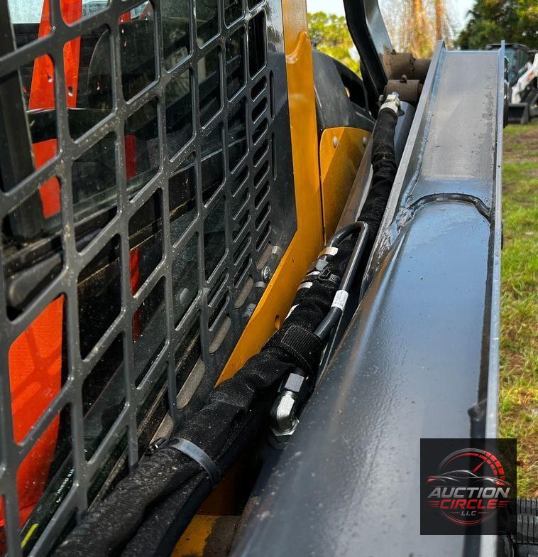 2022 John Deere 325G  tracked skid steer loader