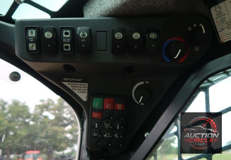 2018 John Deere 333G skid steer