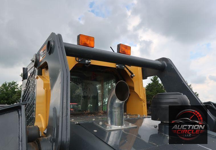 2018 John Deere 333G skid steer