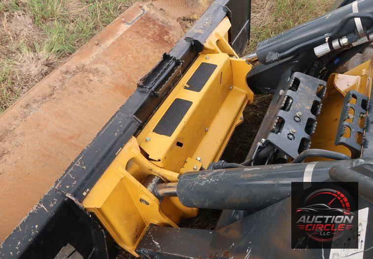 2018 John Deere 333G skid steer