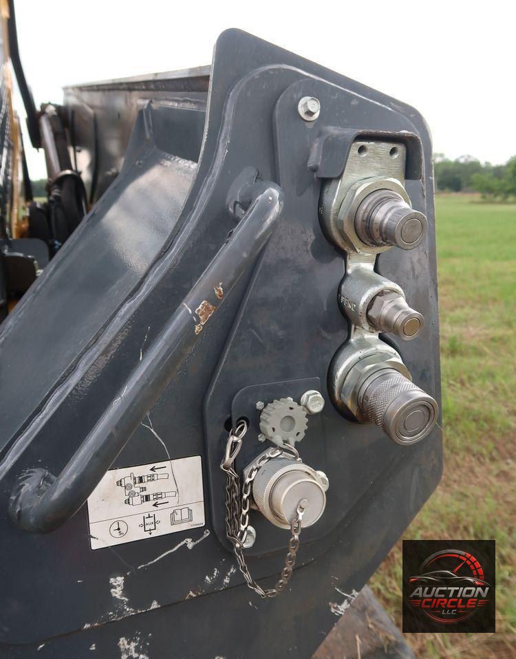 2018 John Deere 333G skid steer