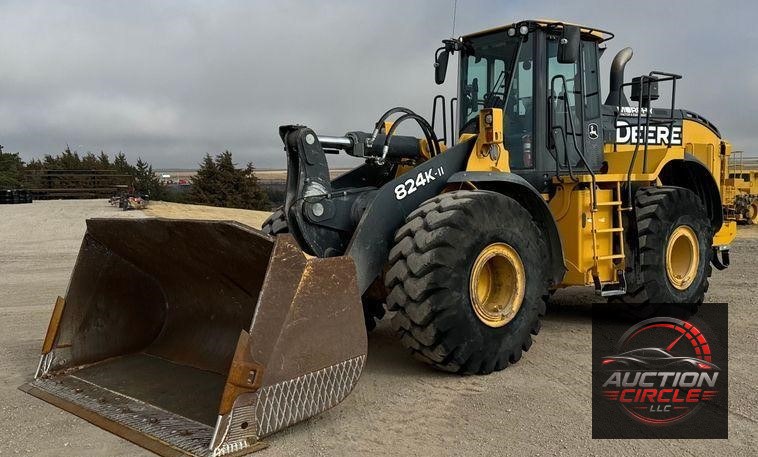 2016 John Deere 824K wheel loader