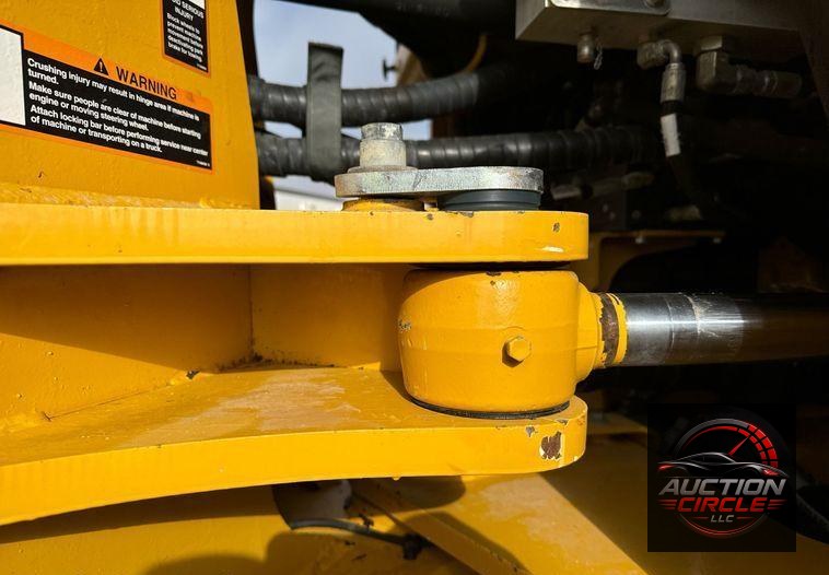 2016 John Deere 824K wheel loader