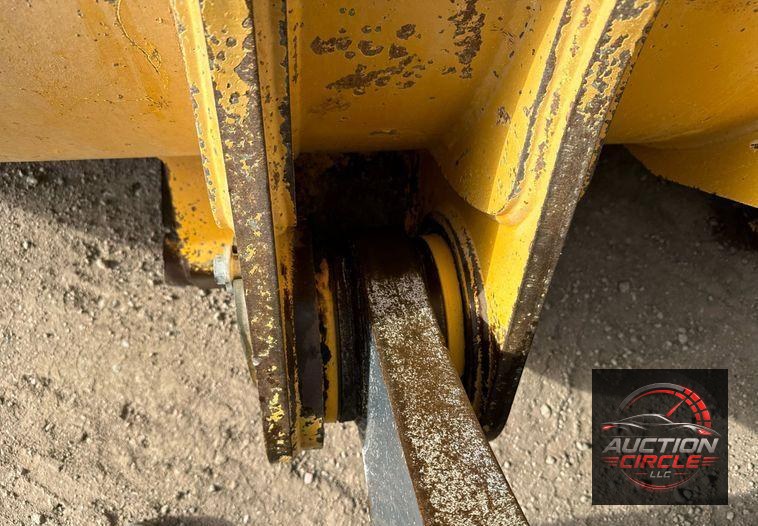 2016 John Deere 824K wheel loader