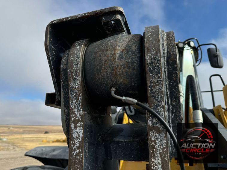2016 John Deere 824K wheel loader
