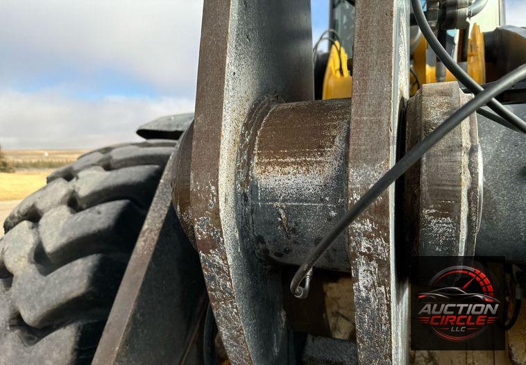 2016 John Deere 824K wheel loader