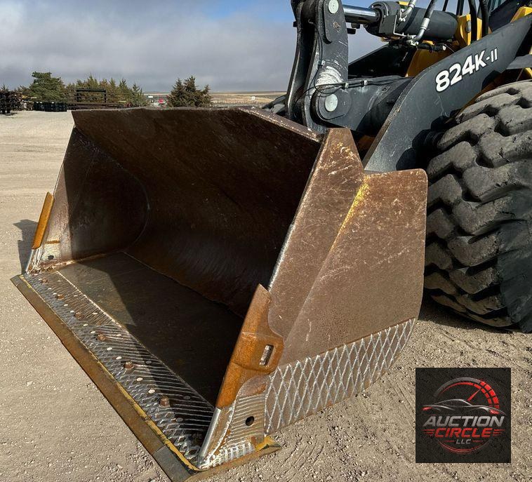 2016 John Deere 824K wheel loader