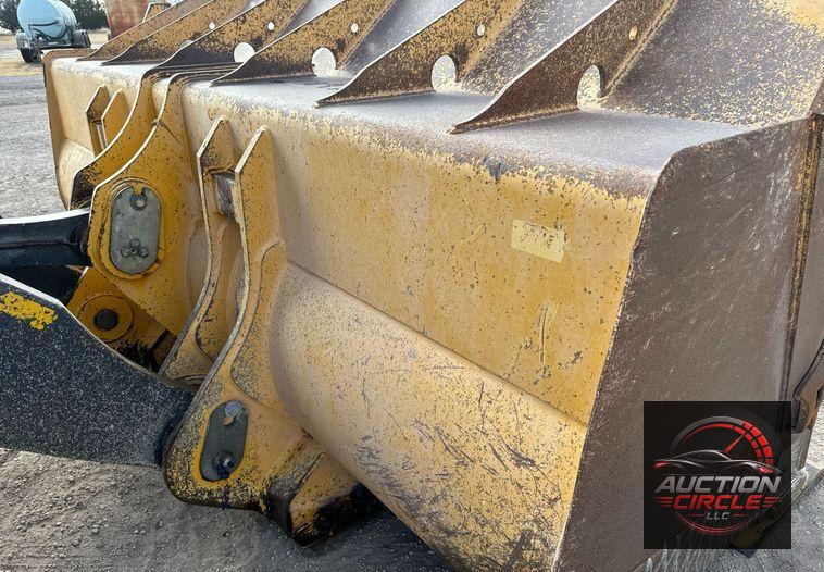2016 John Deere 824K wheel loader