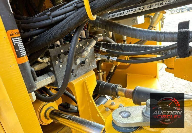 2016 John Deere 824K wheel loader