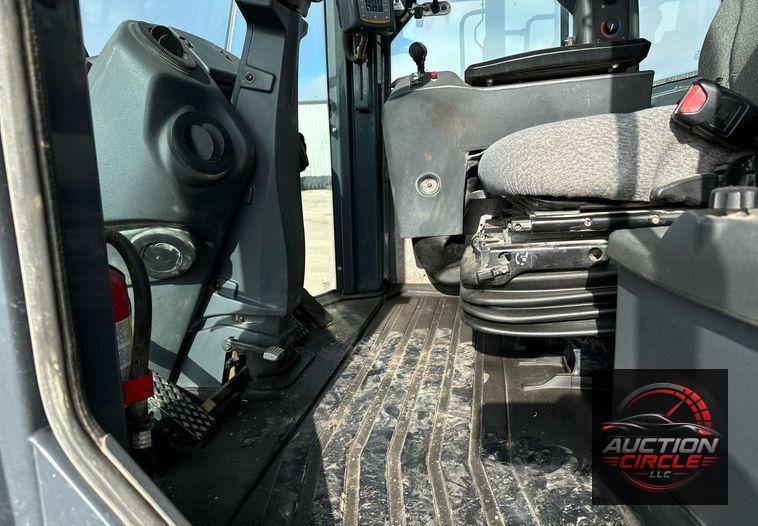 2016 John Deere 824K wheel loader