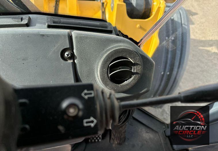 2016 John Deere 824K wheel loader