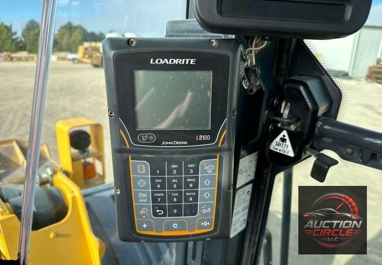 2016 John Deere 824K wheel loader