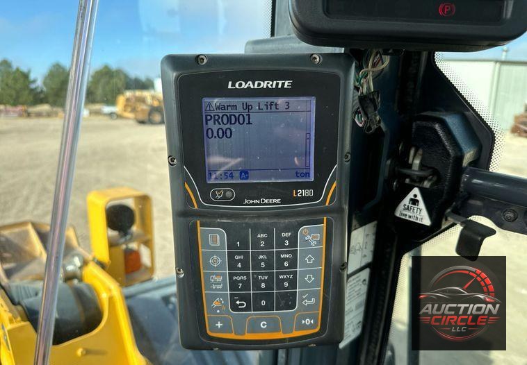 2016 John Deere 824K wheel loader