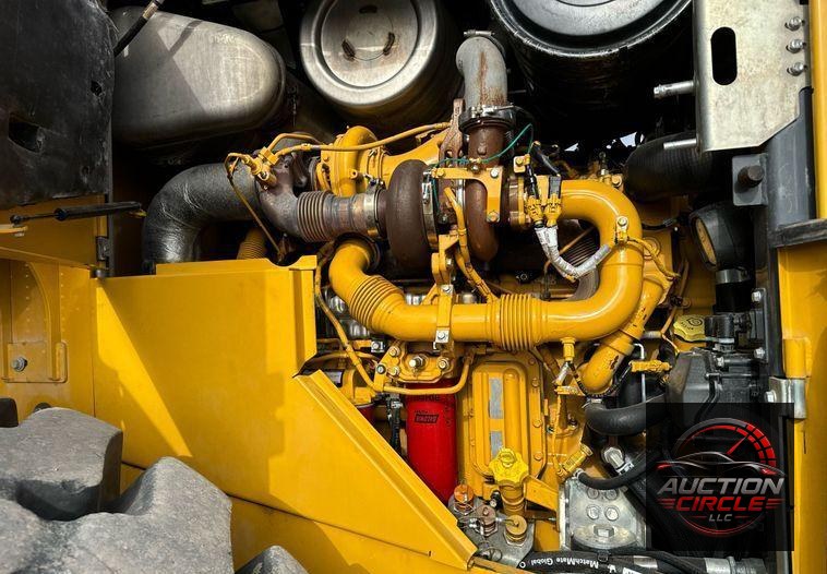 2016 John Deere 824K wheel loader