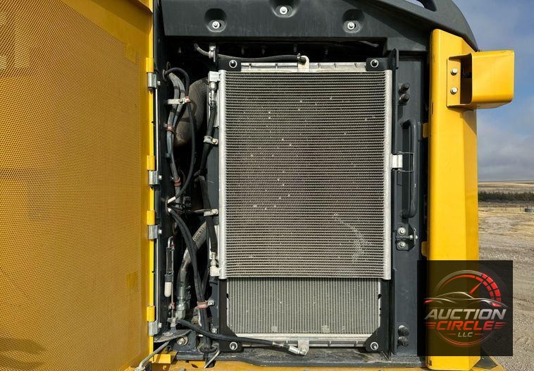 2016 John Deere 824K wheel loader