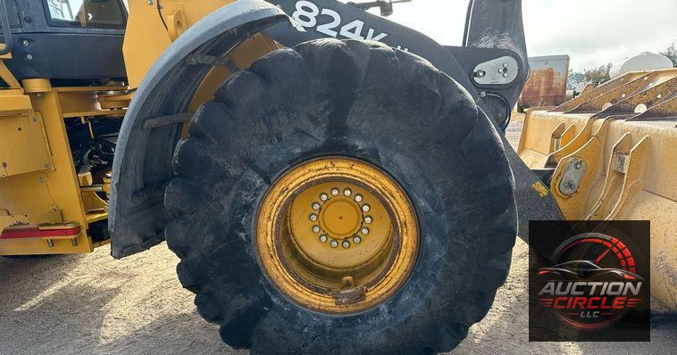 2016 John Deere 824K wheel loader