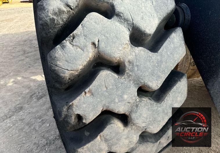 2016 John Deere 824K wheel loader
