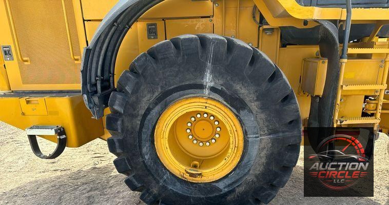 2016 John Deere 824K wheel loader