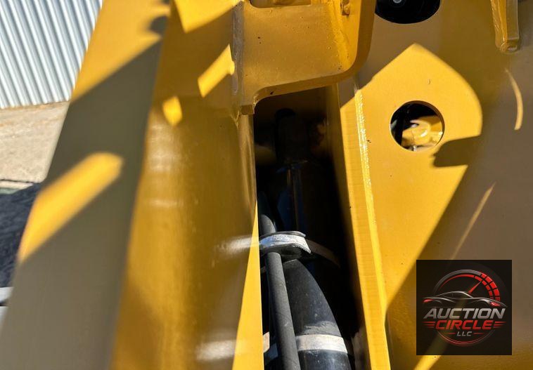 2022 Caterpillar 908M wheel loader