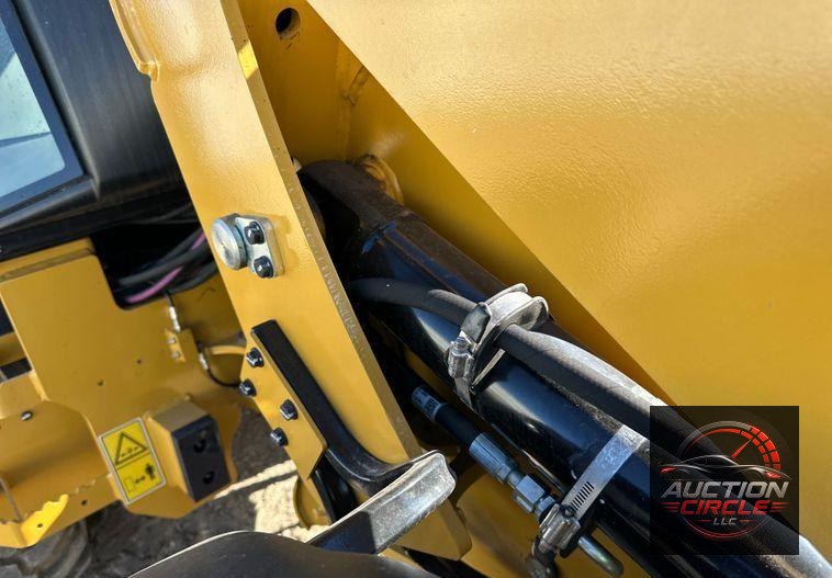 2022 Caterpillar 908M wheel loader