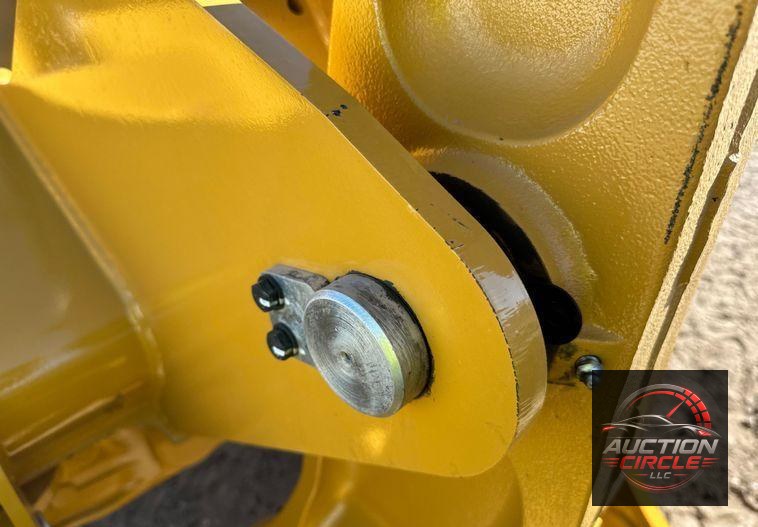 2022 Caterpillar 908M wheel loader