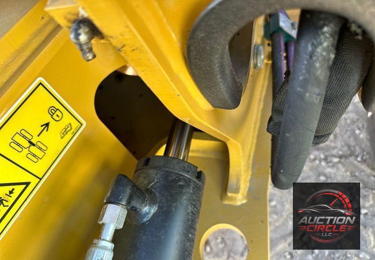 2022 Caterpillar 908M wheel loader