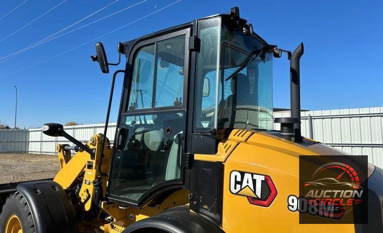 2022 Caterpillar 908M wheel loader
