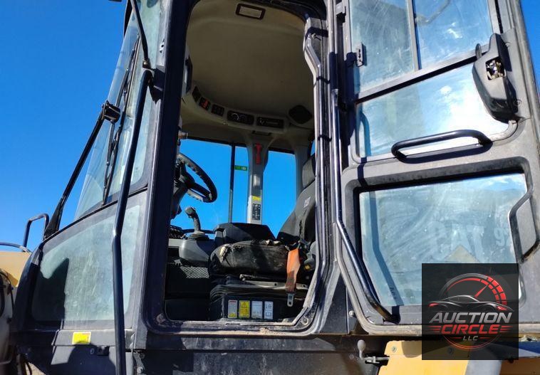 2020 Caterpillar 926M high lift wheel loader