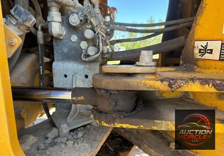 2014 John Deere 624K wheel loader