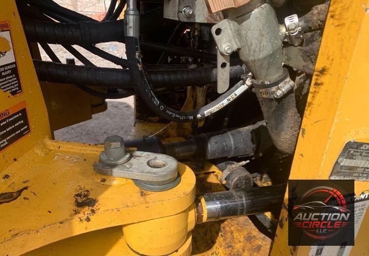 2015 John Deere 744K II wheel loader