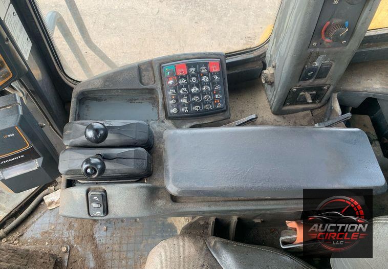 2015 John Deere 744K II wheel loader