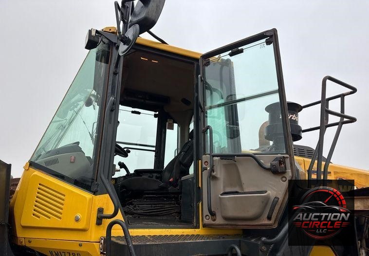2017 Komatsu WA380-8 wheel loader