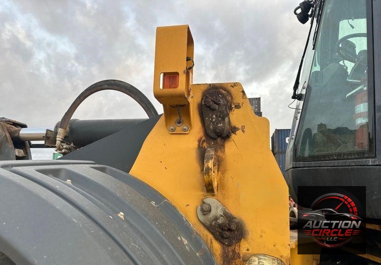2017 John Deere 824K II wheel loader