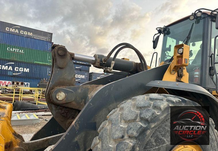 2017 John Deere 824K II wheel loader