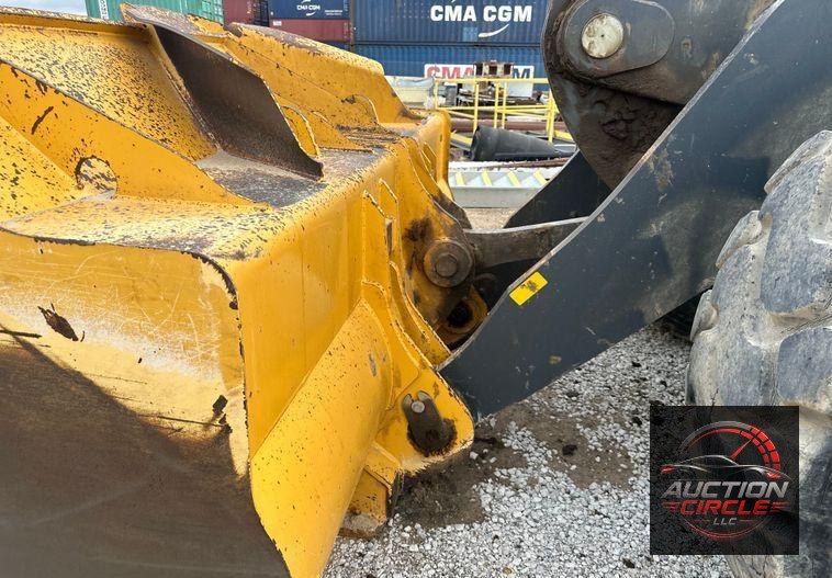 2017 John Deere 824K II wheel loader