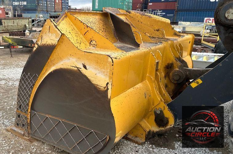 2017 John Deere 824K II wheel loader
