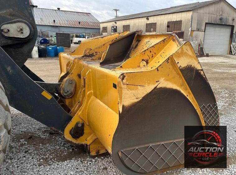 2017 John Deere 824K II wheel loader