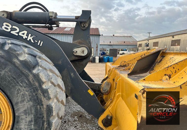 2017 John Deere 824K II wheel loader