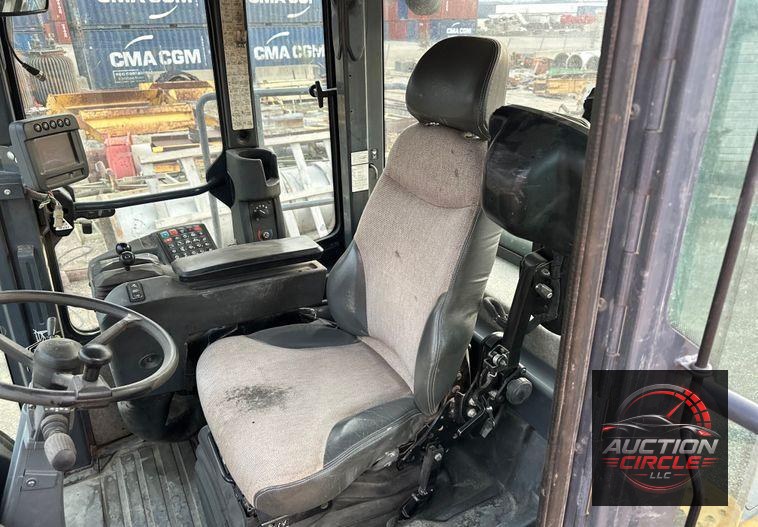 2017 John Deere 824K II wheel loader