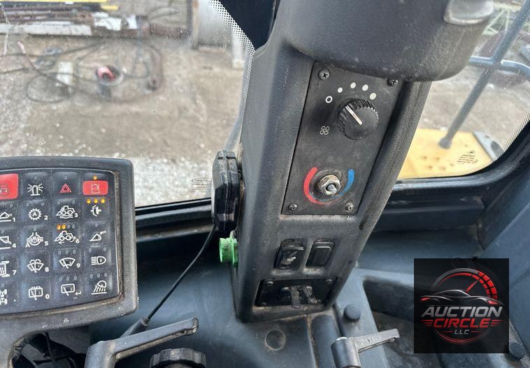2017 John Deere 824K II wheel loader