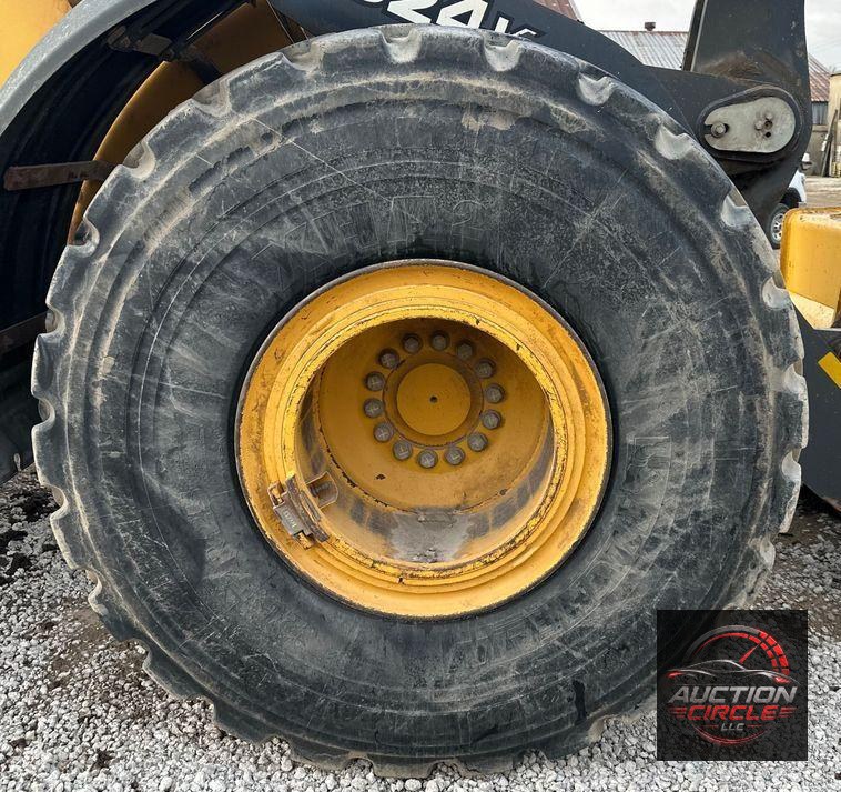 2017 John Deere 824K II wheel loader