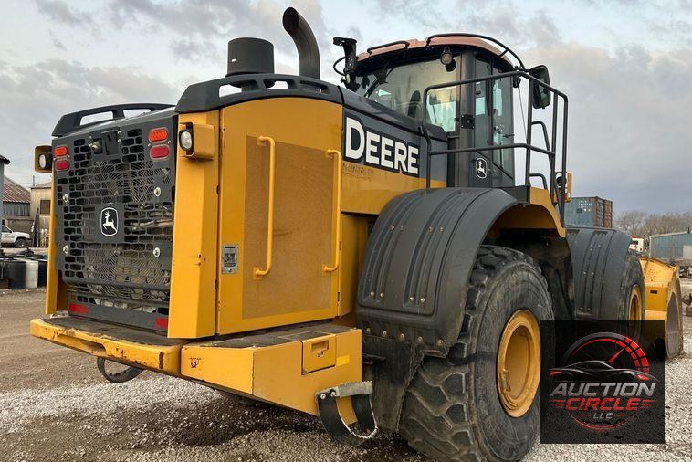 2017 John Deere 824K II wheel loader