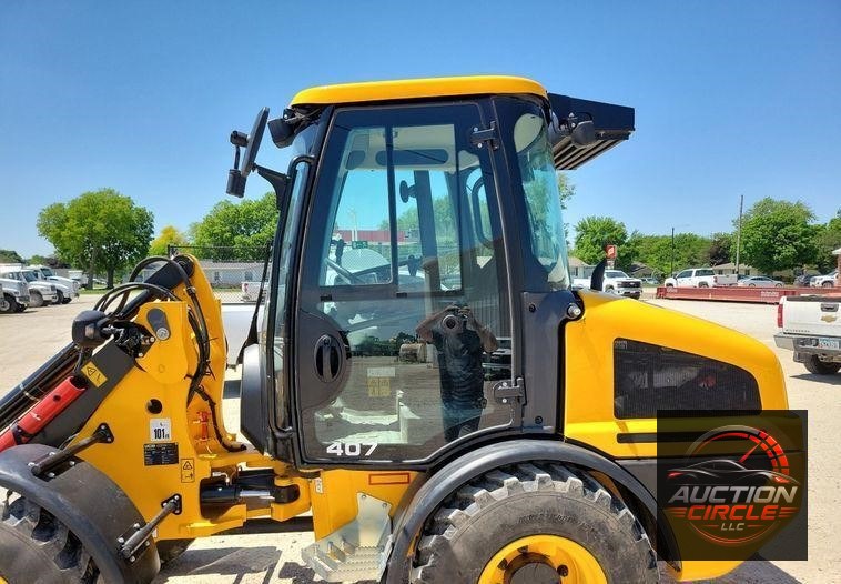 2022 JCB 407 wheel loader