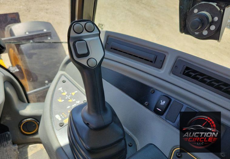 2022 JCB 407 wheel loader