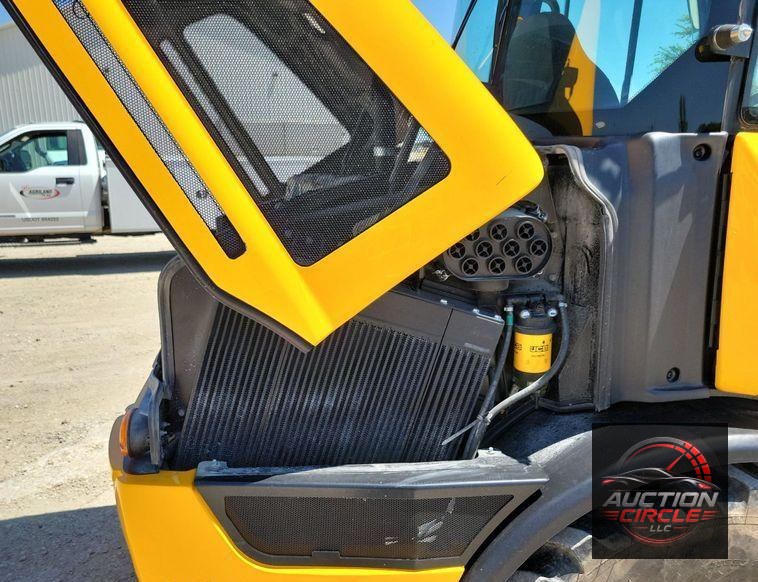 2022 JCB 407 wheel loader