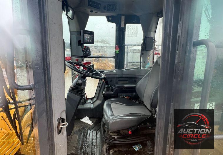 2020 John Deere 844L  wheel loader