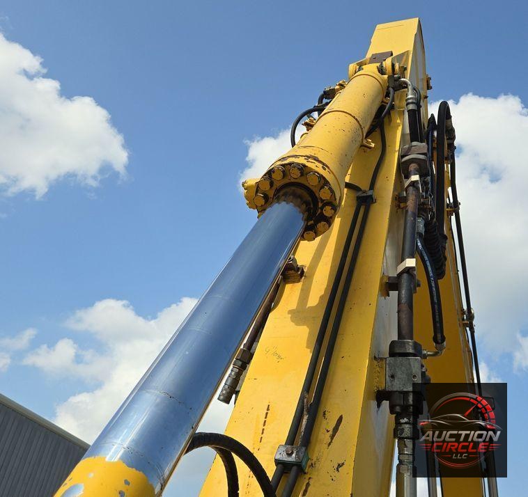 2013 Komatsu PC240LC-10 excavator